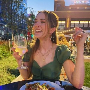 Meet your Posher, Christina